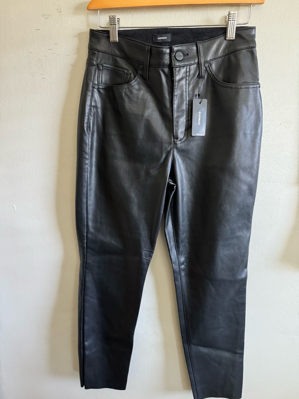 Express 90s skinny high rise black pleather jeans size 4 short new with tags - Picture 3 of 11